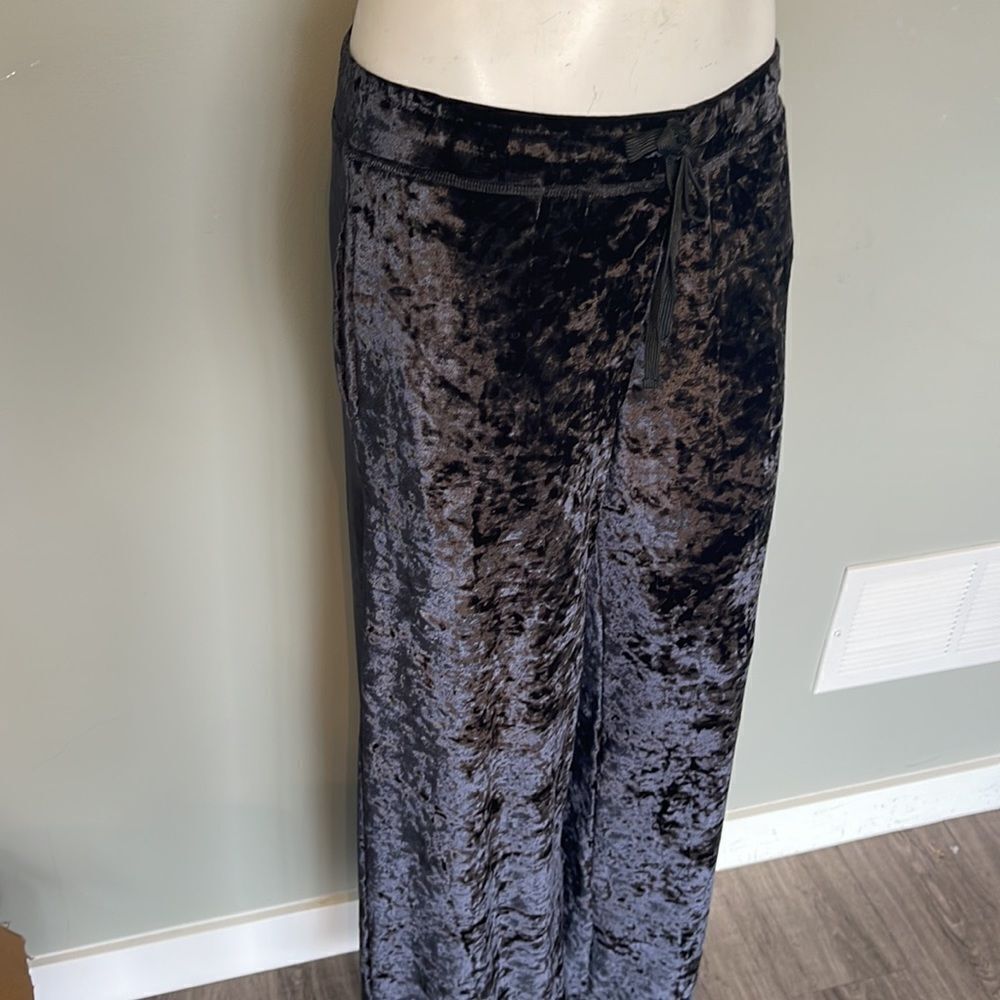 HUE women’s .velvet pants NEW - Picture 3 of 4